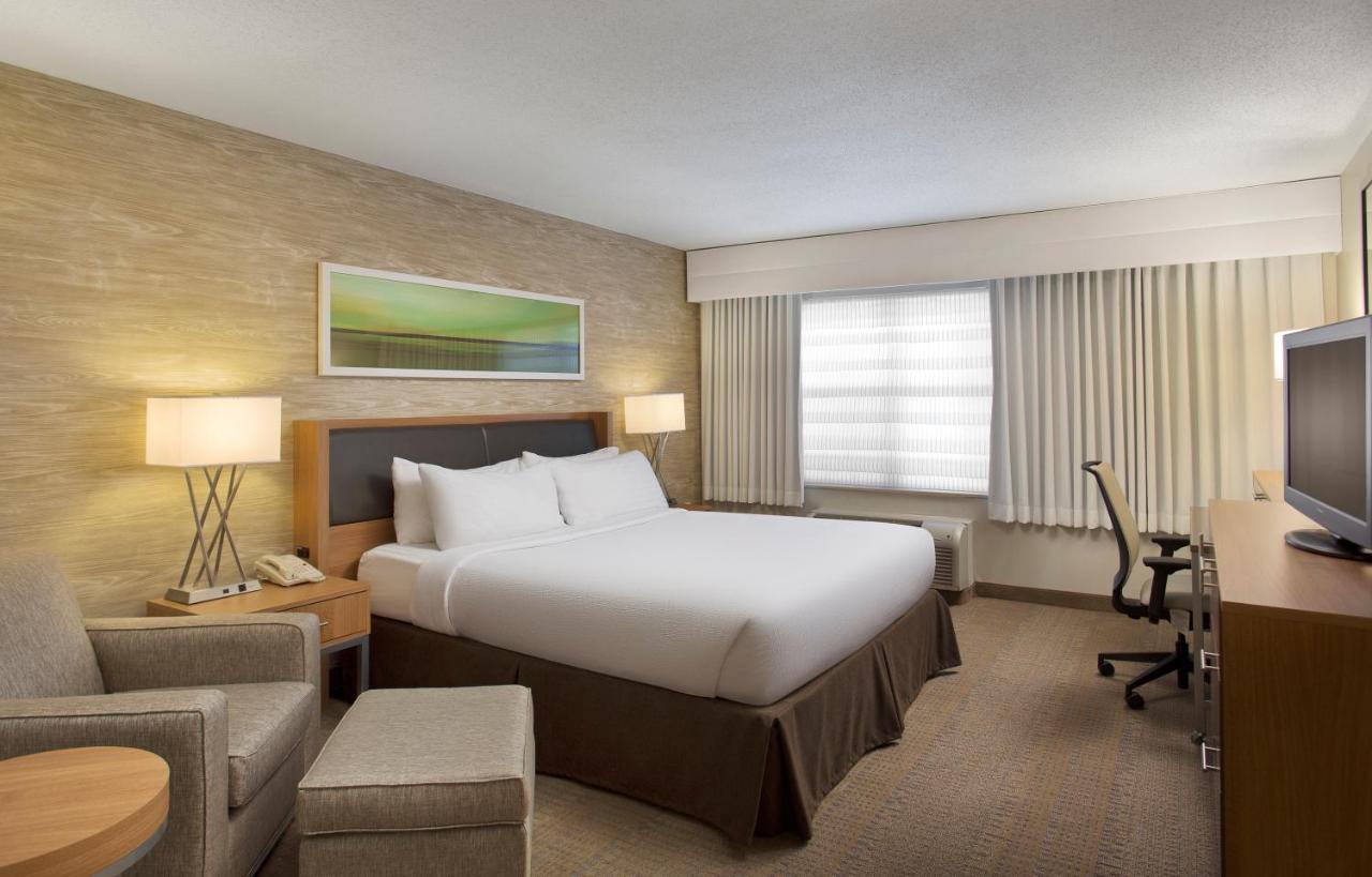 King Room - Disability Access at Holiday Inn Grand Rapids Airport by IHG