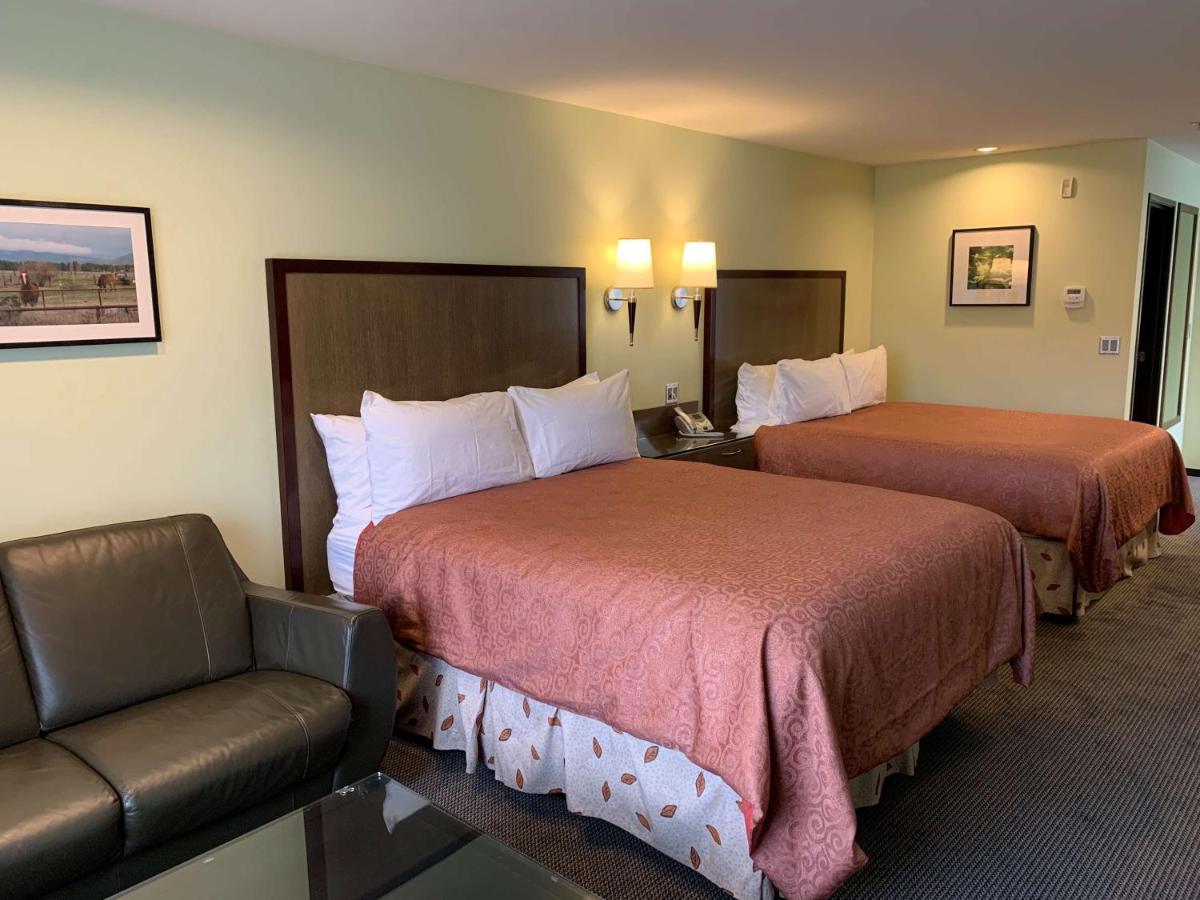 Oversized Queen Room - Non-Smoking at Best Western Snowcap Lodge