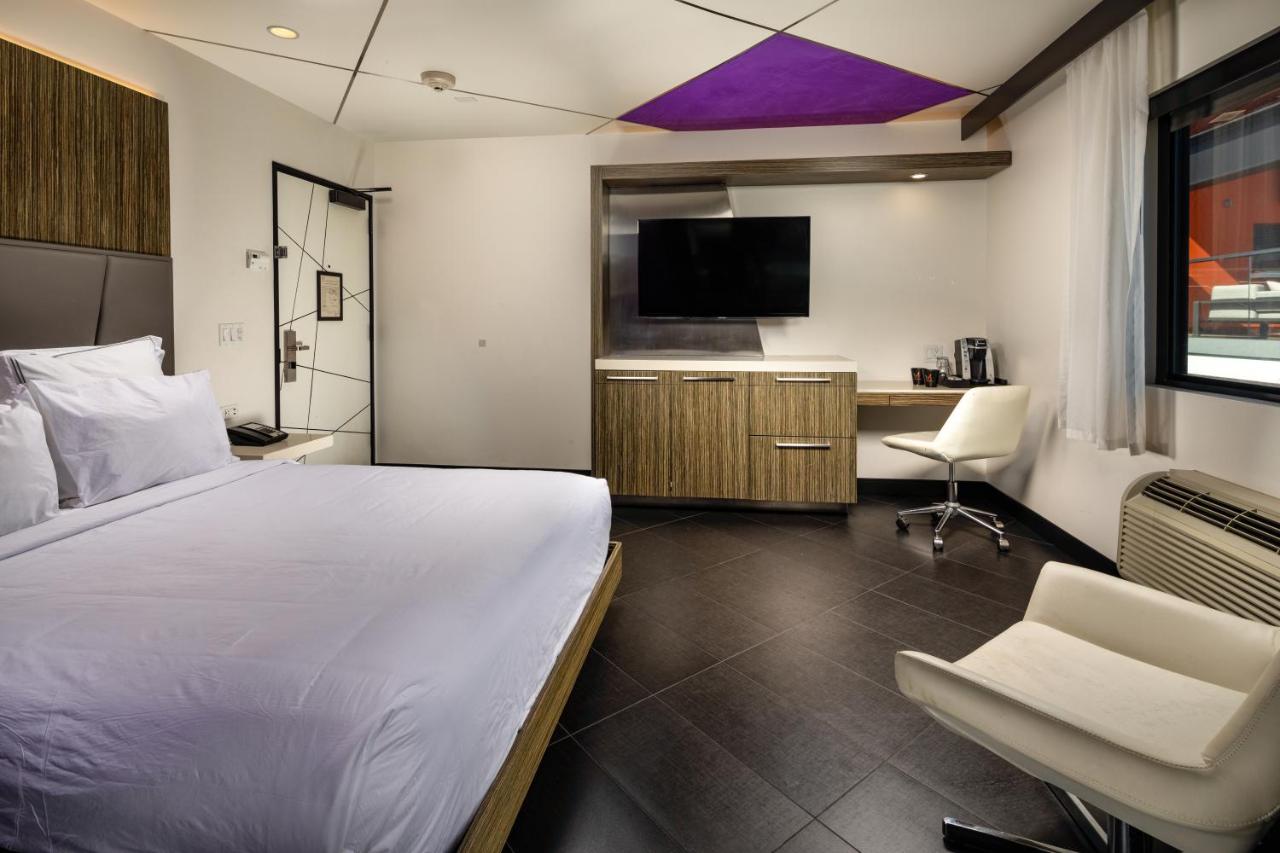 Queen Room at The Moment Hotel