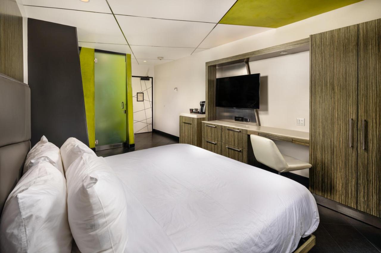Queen Suite at The Moment Hotel