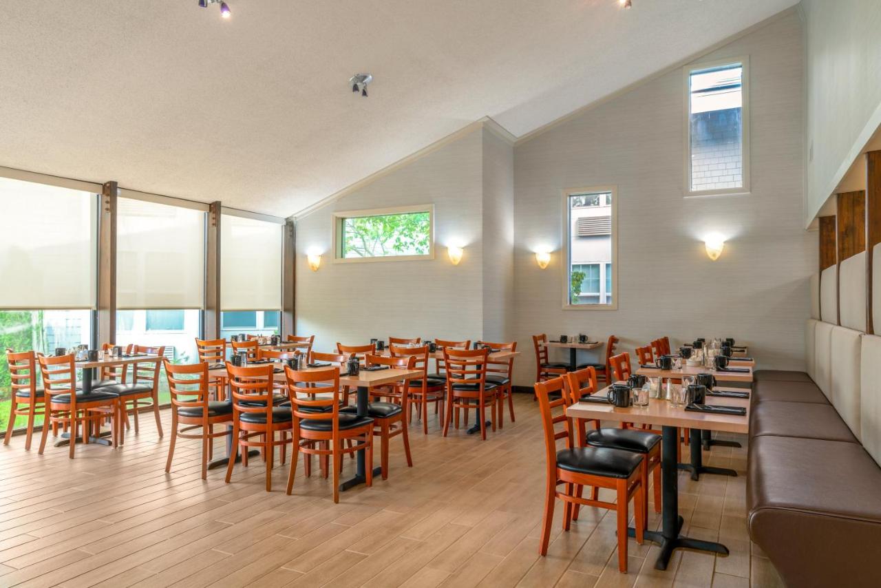 | Holiday Inn Cape Cod - Hyannis, an IHG Hotel