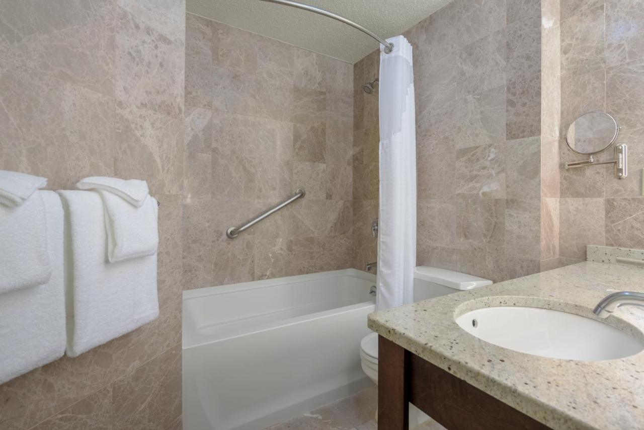 | Holiday Inn Cape Cod - Hyannis, an IHG Hotel