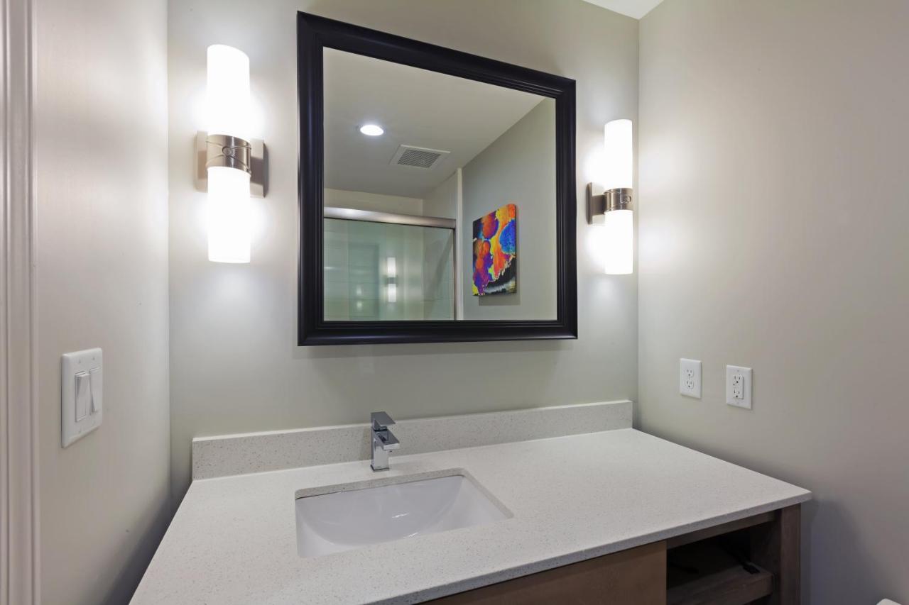 King Room - Non-Smoking at Holiday Inn Houston NE - Bush Airport Area by IHG