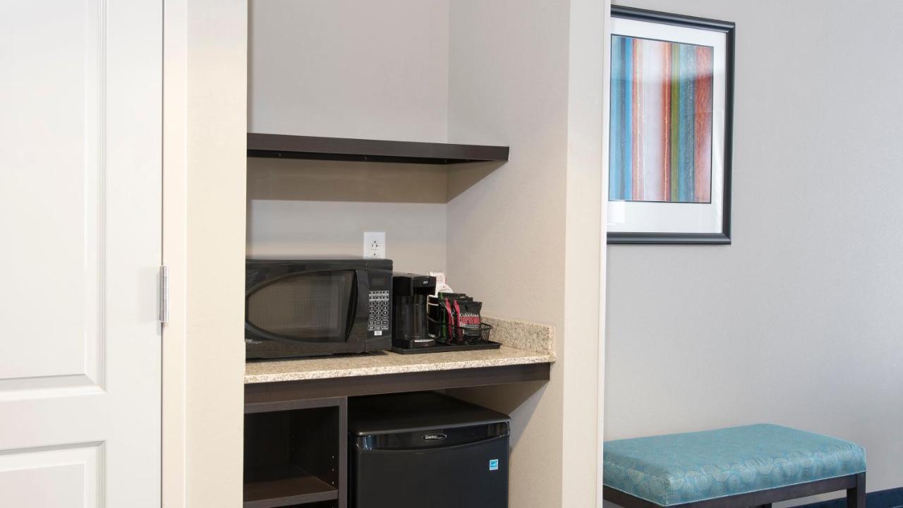 Queen Room with Two Queen Beds - Disability Access at Holiday Inn Indianapolis Airport by IHG