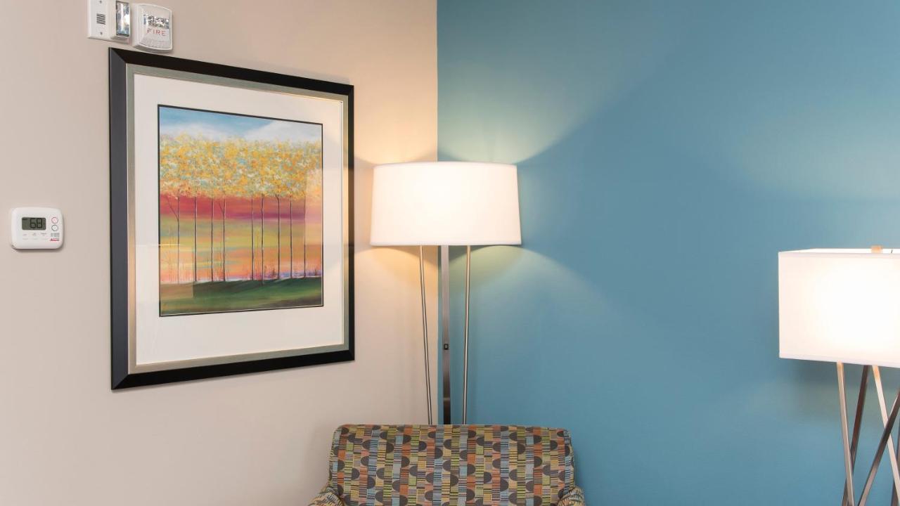 Queen Room with Two Queen Beds - Disability Access at Holiday Inn Indianapolis Airport by IHG