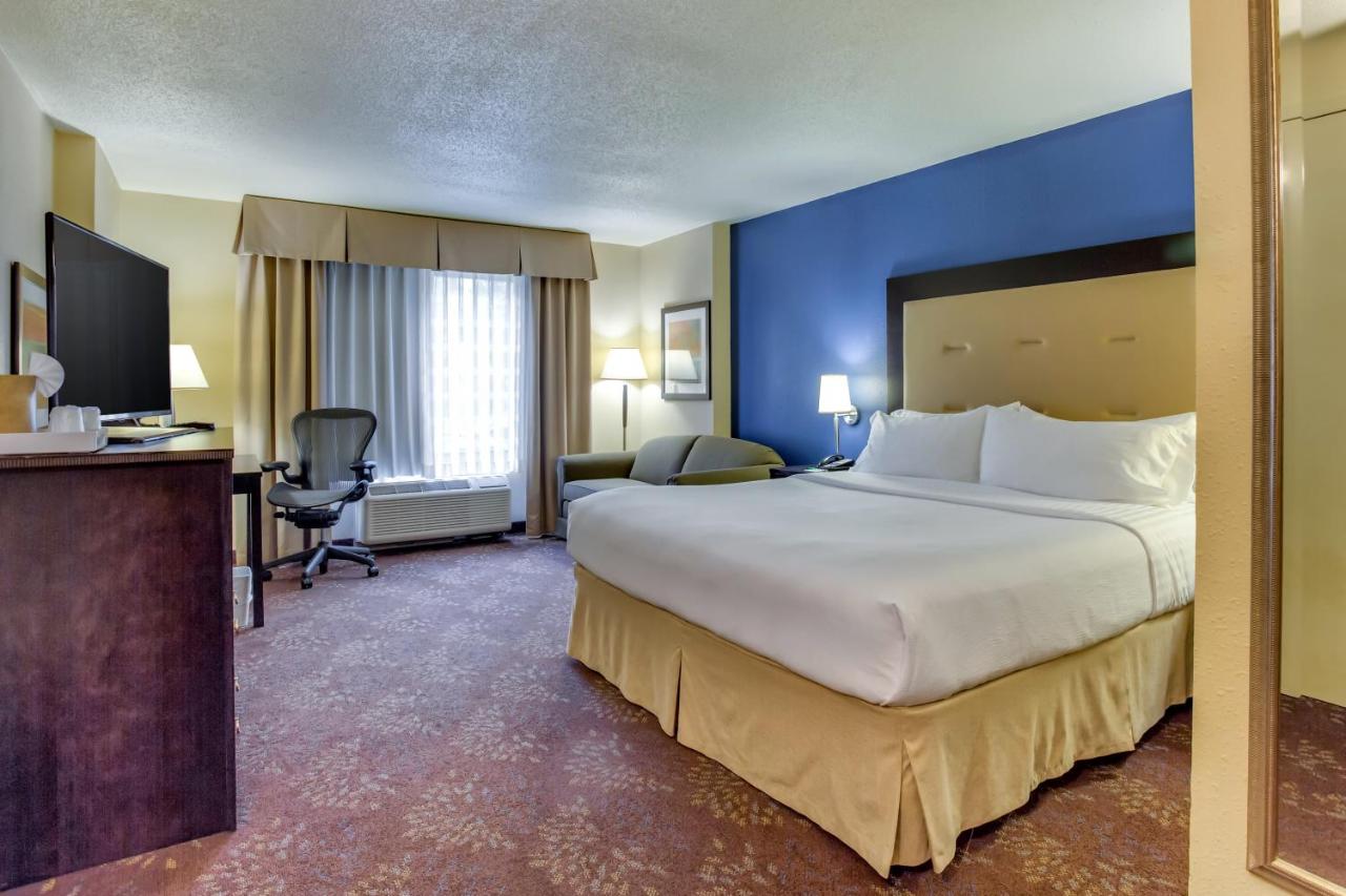 | Holiday Inn Indianapolis North-Carmel, an IHG Hotel