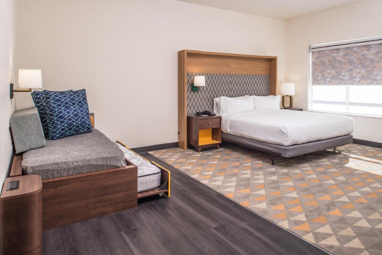 Deluxe King Room - Mobility Access at Holiday Inn Joplin by IHG