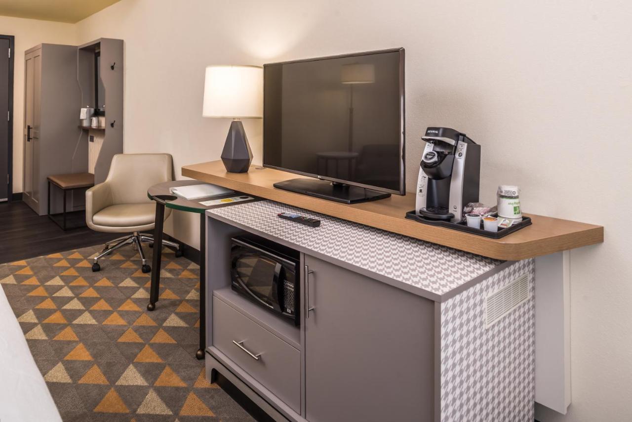 Executive King Room - Non-Smoking at Holiday Inn Joplin by IHG