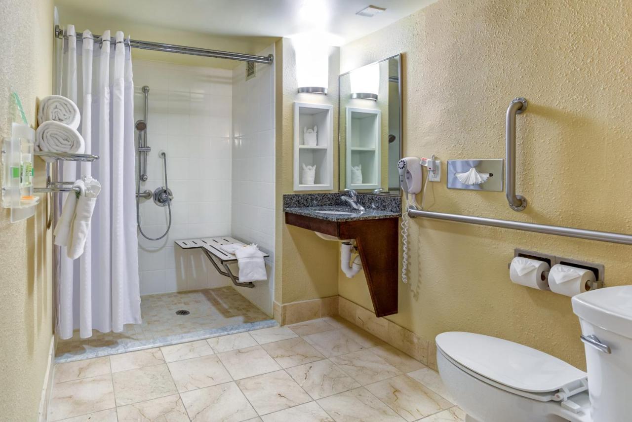 | Holiday Inn Indianapolis North-Carmel, an IHG Hotel