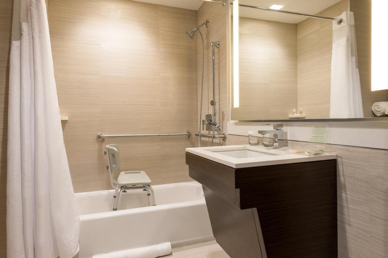 King Room - Mobility Access Tub - Non-Smoking at Holiday Inn Brooklyn Downtown by IHG