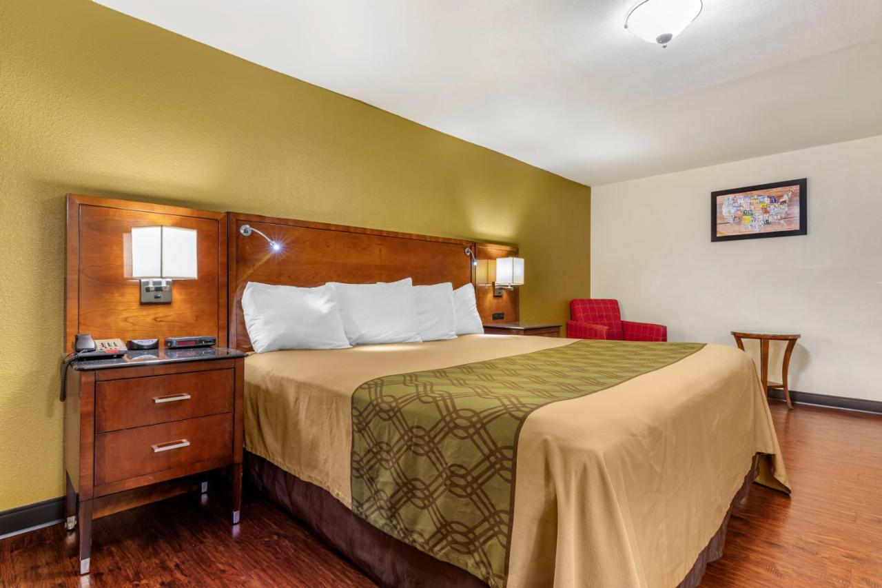 Standard King Room - Non-Smoking at Rose City Inn & Suites