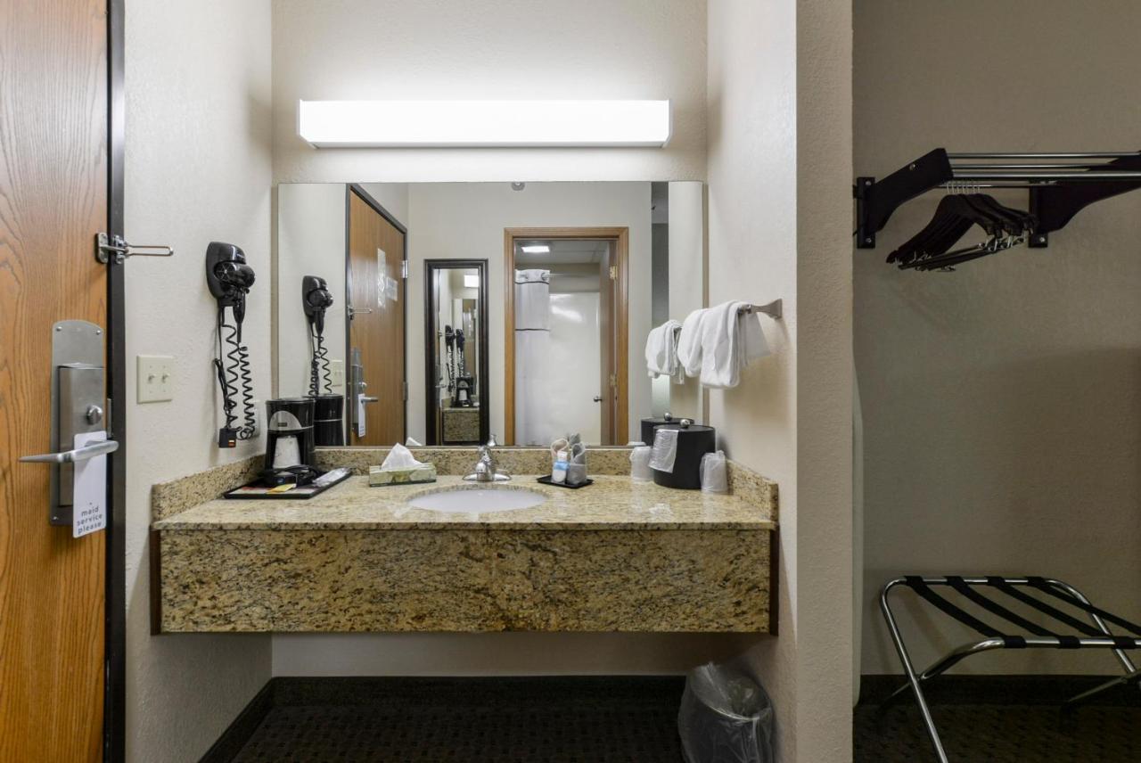 | Grand View Inn & Suites