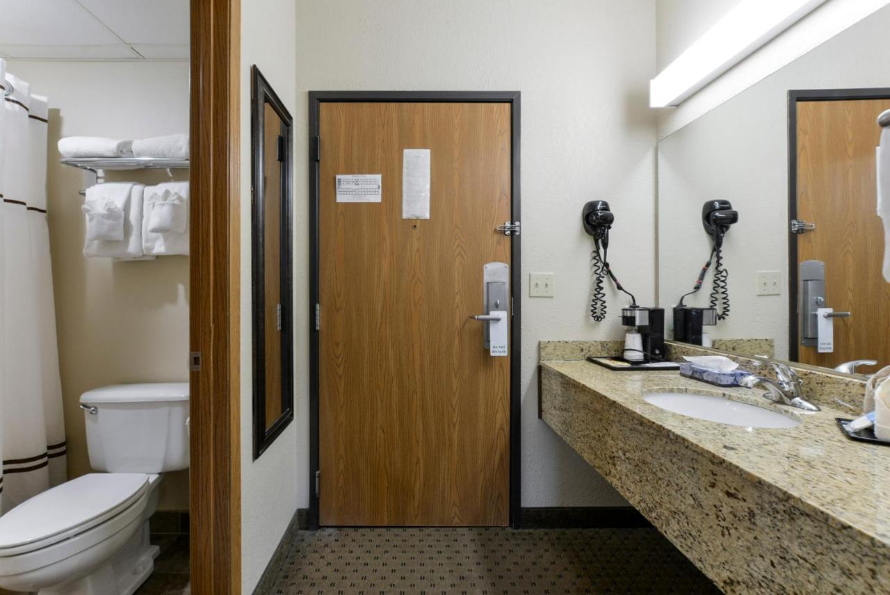 | Grand View Inn & Suites
