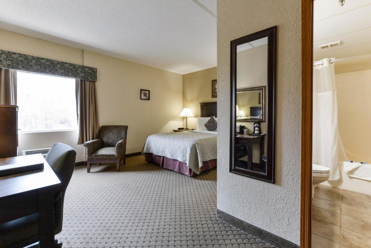 | Grand View Inn & Suites