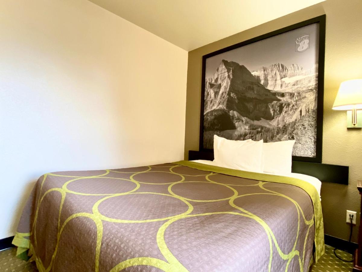 Queen Room - Non-Smoking at Super 8 by Wyndham Butte MT