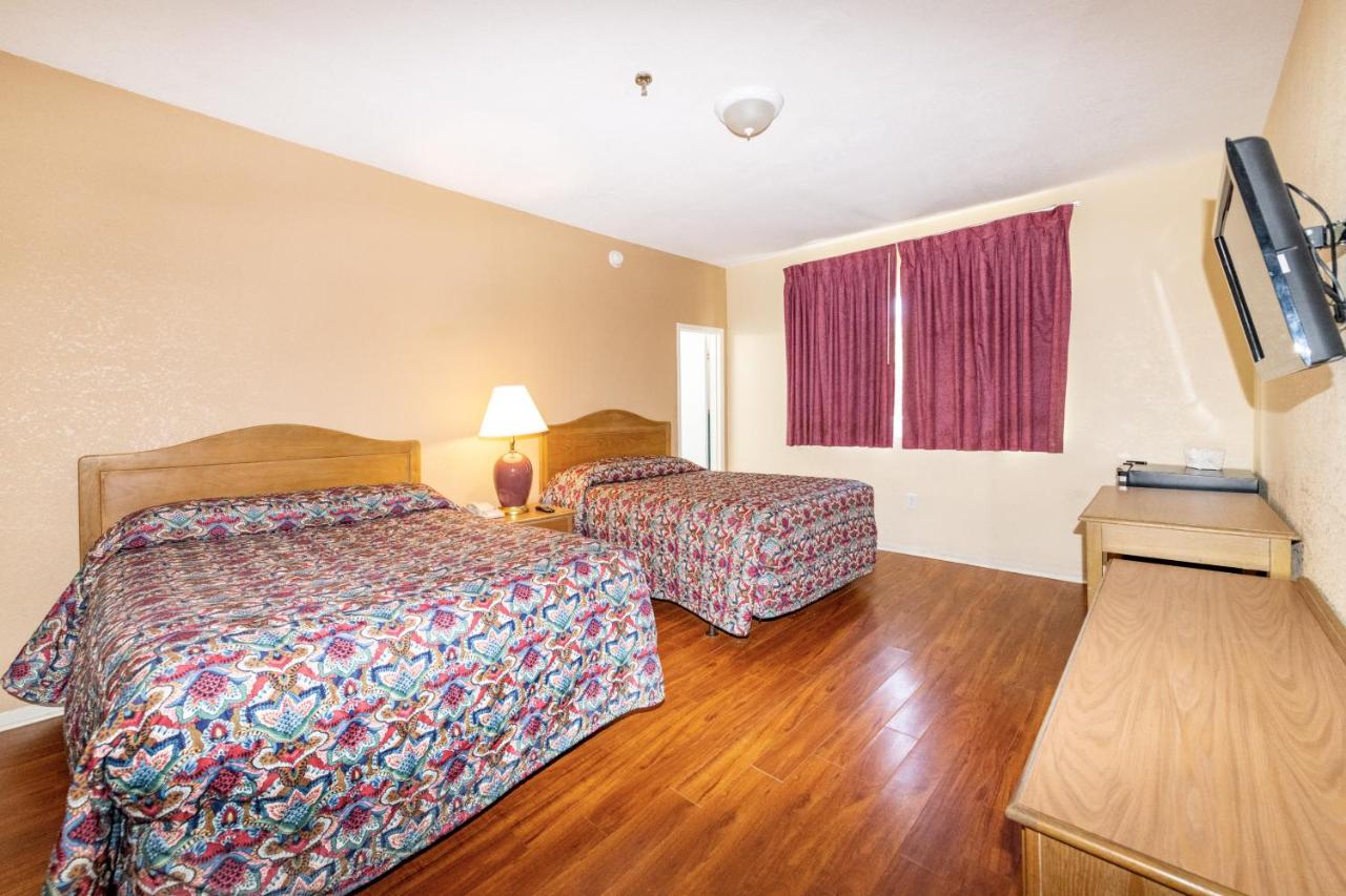 | Ocean Beach Hotel