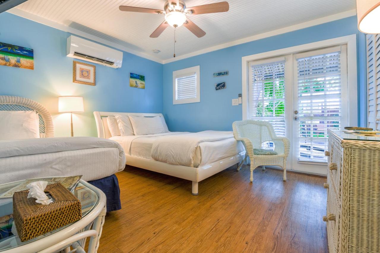 | Seascape Tropical Inn