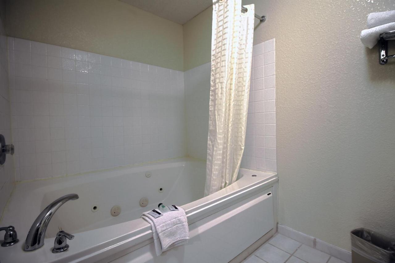 | Geneva Motel Inn