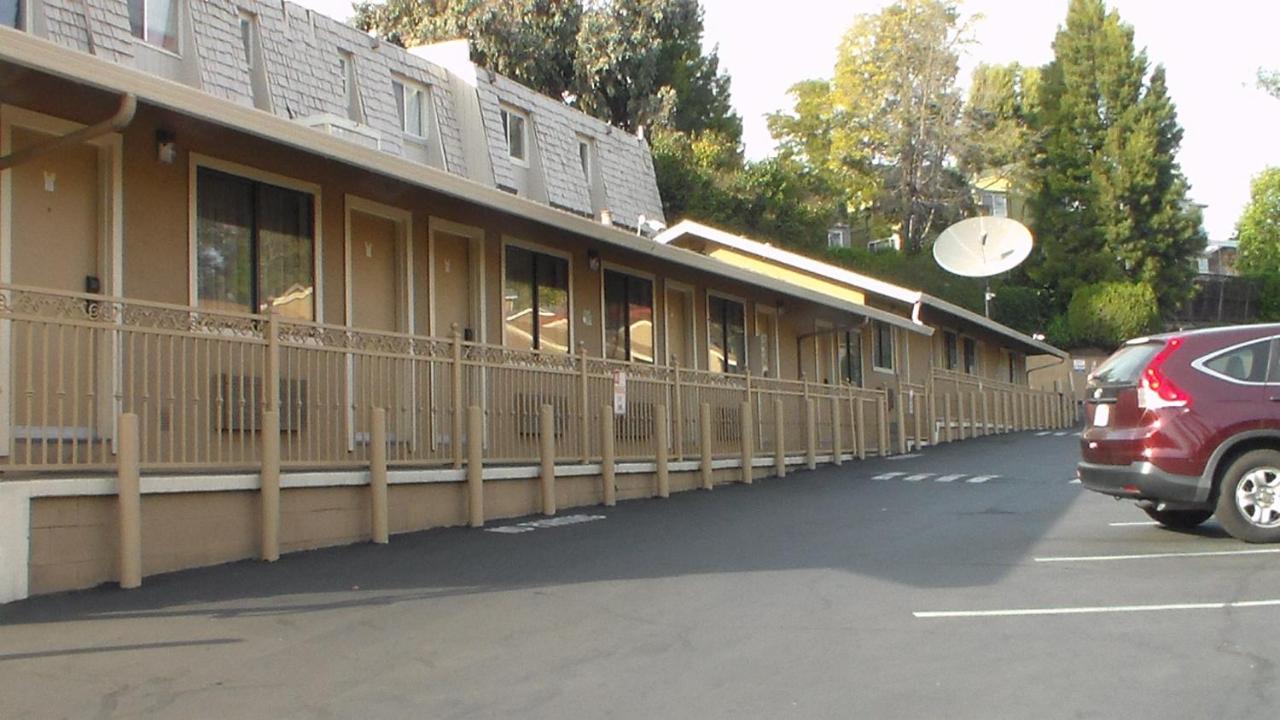 | Laurel Inn