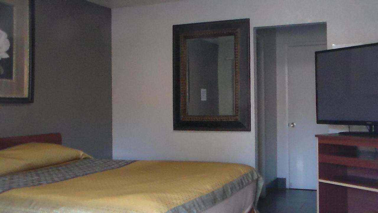 | Laurel Inn