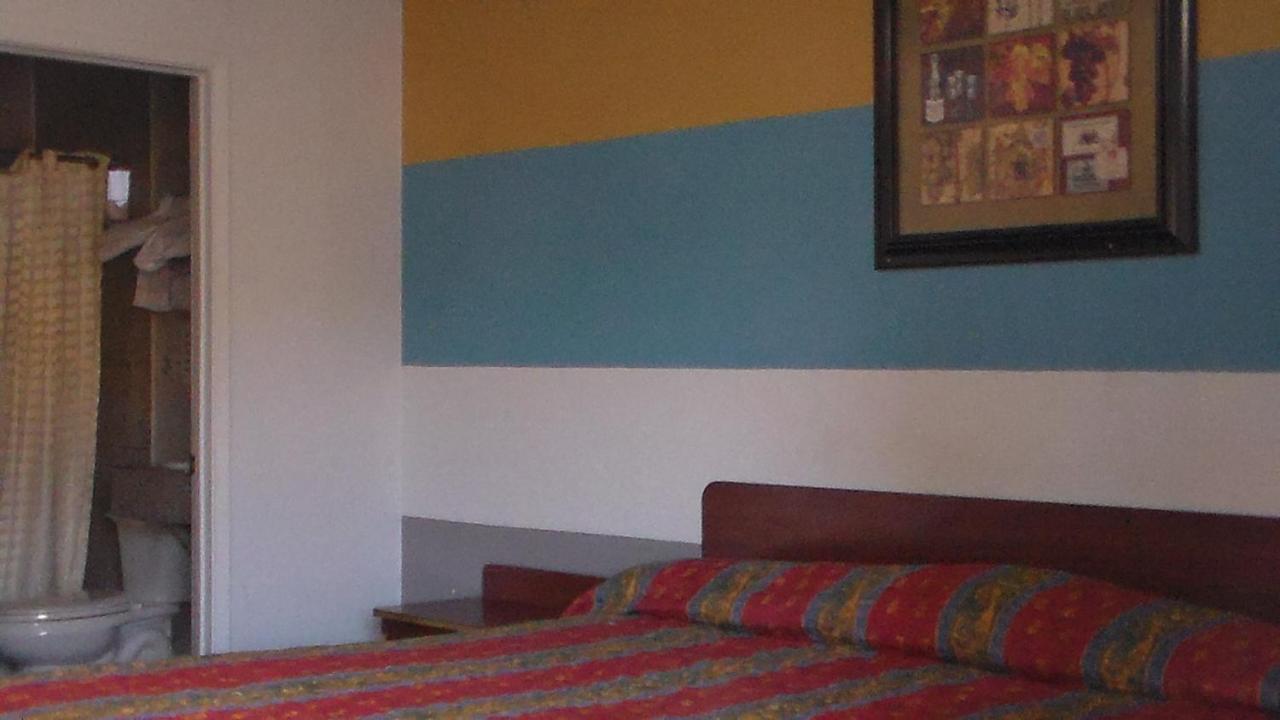 | Laurel Inn