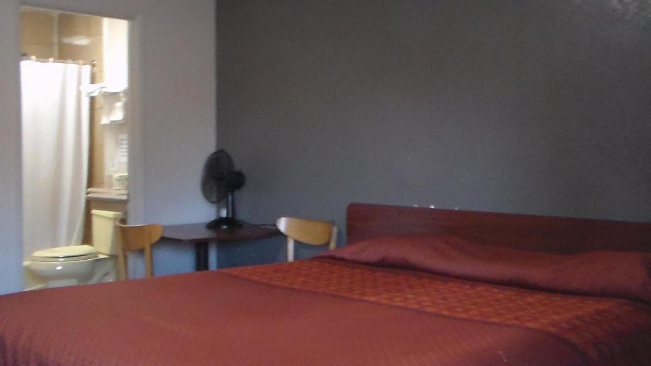 | Laurel Inn