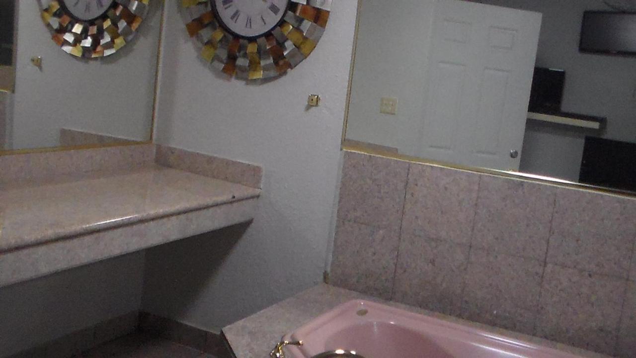 | Laurel Inn