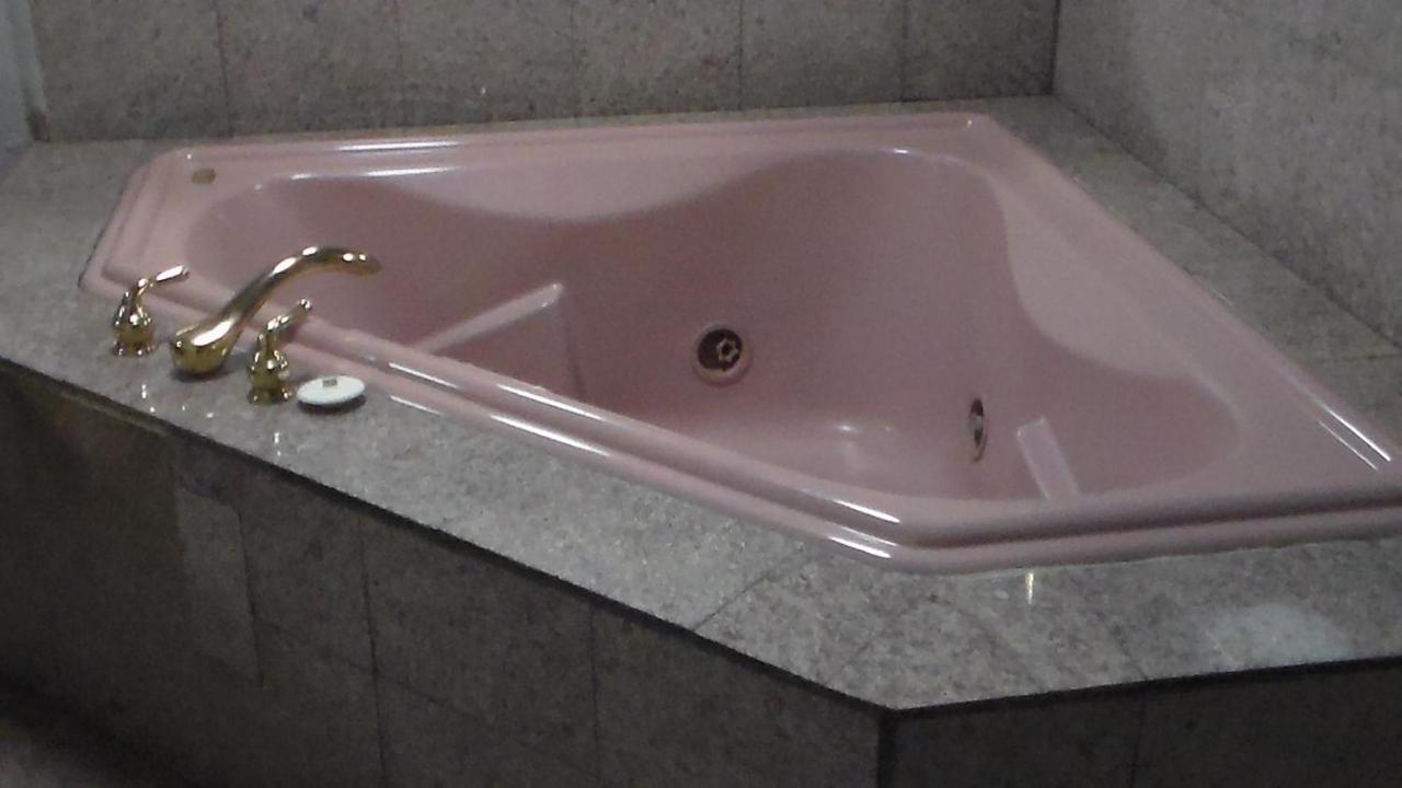 | Laurel Inn
