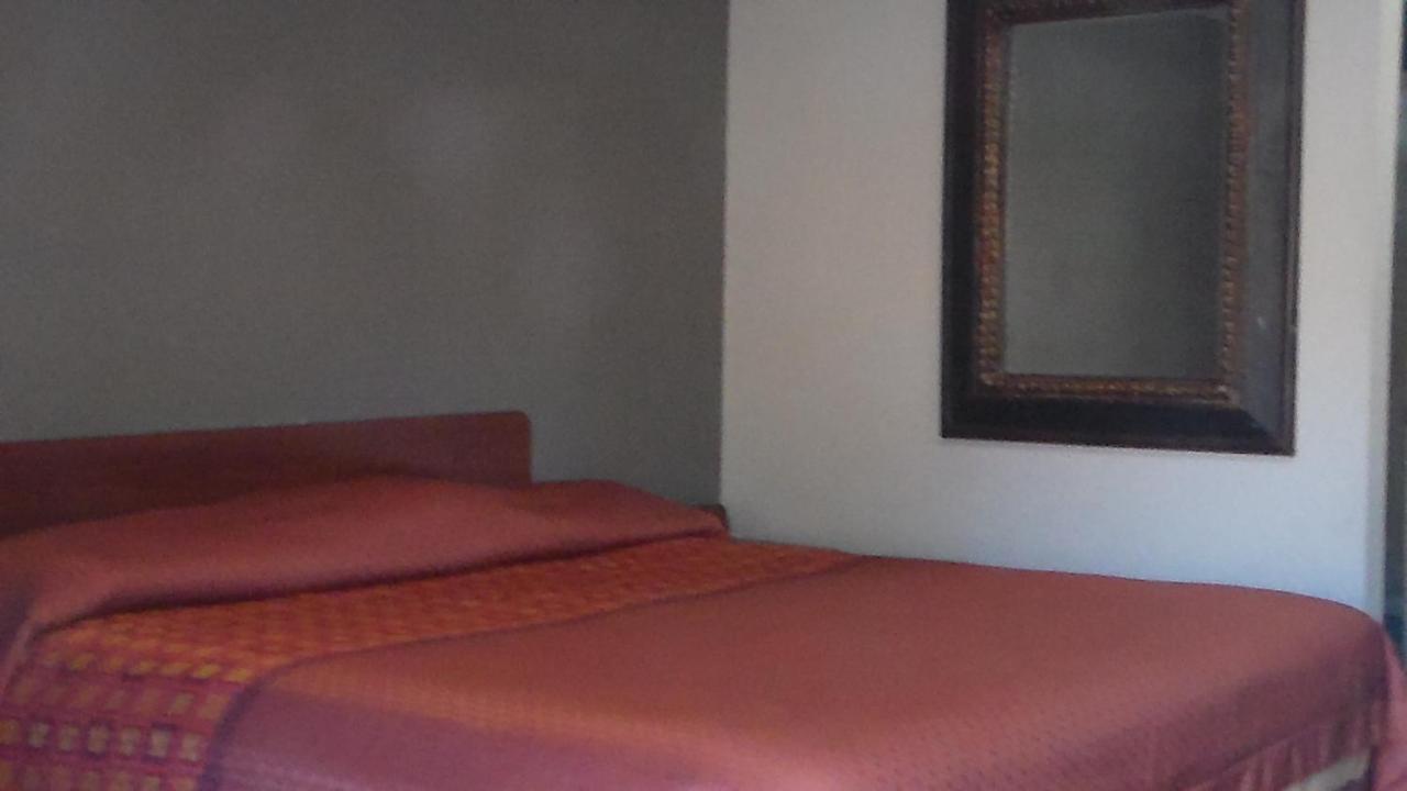 | Laurel Inn