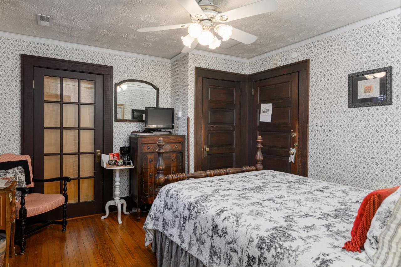 | Oakland Cottage Bed and Breakfast