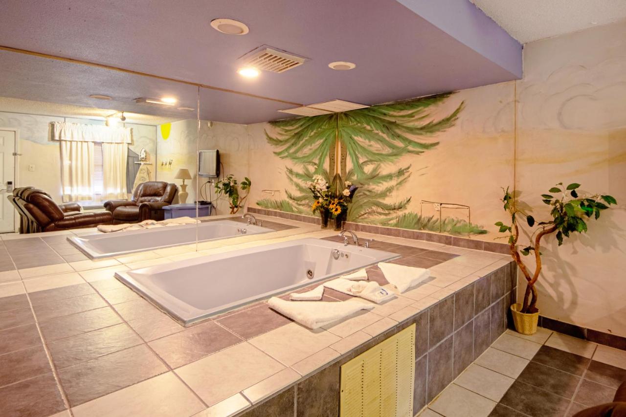 | Economy Inn & Suites