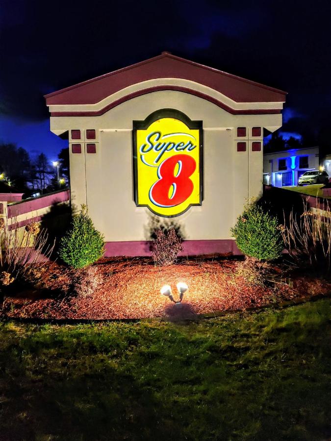 | Super 8 by Wyndham West Greenwich/Providence