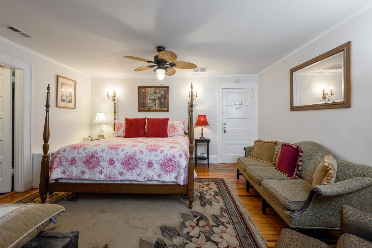 | Oakland Cottage Bed and Breakfast