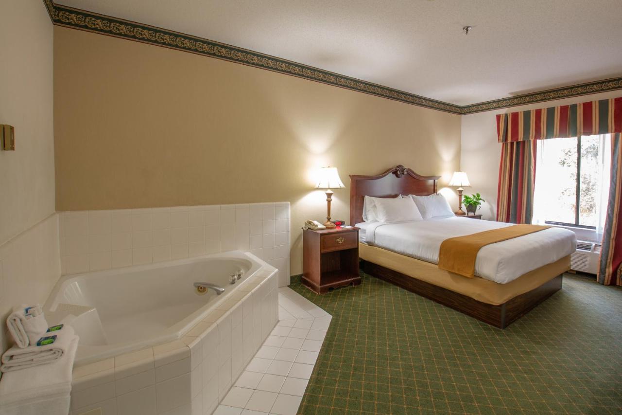 | Moncks Corner Inn