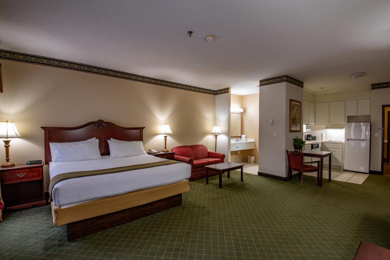 | Moncks Corner Inn