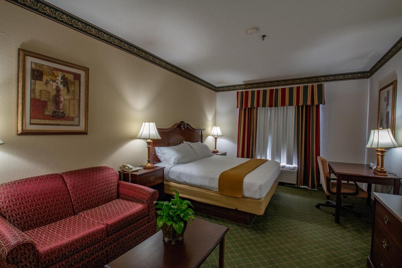 | Moncks Corner Inn