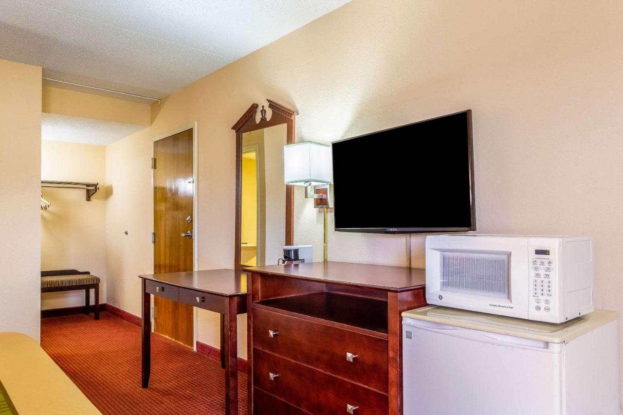| Econo Lodge - Rocky Top