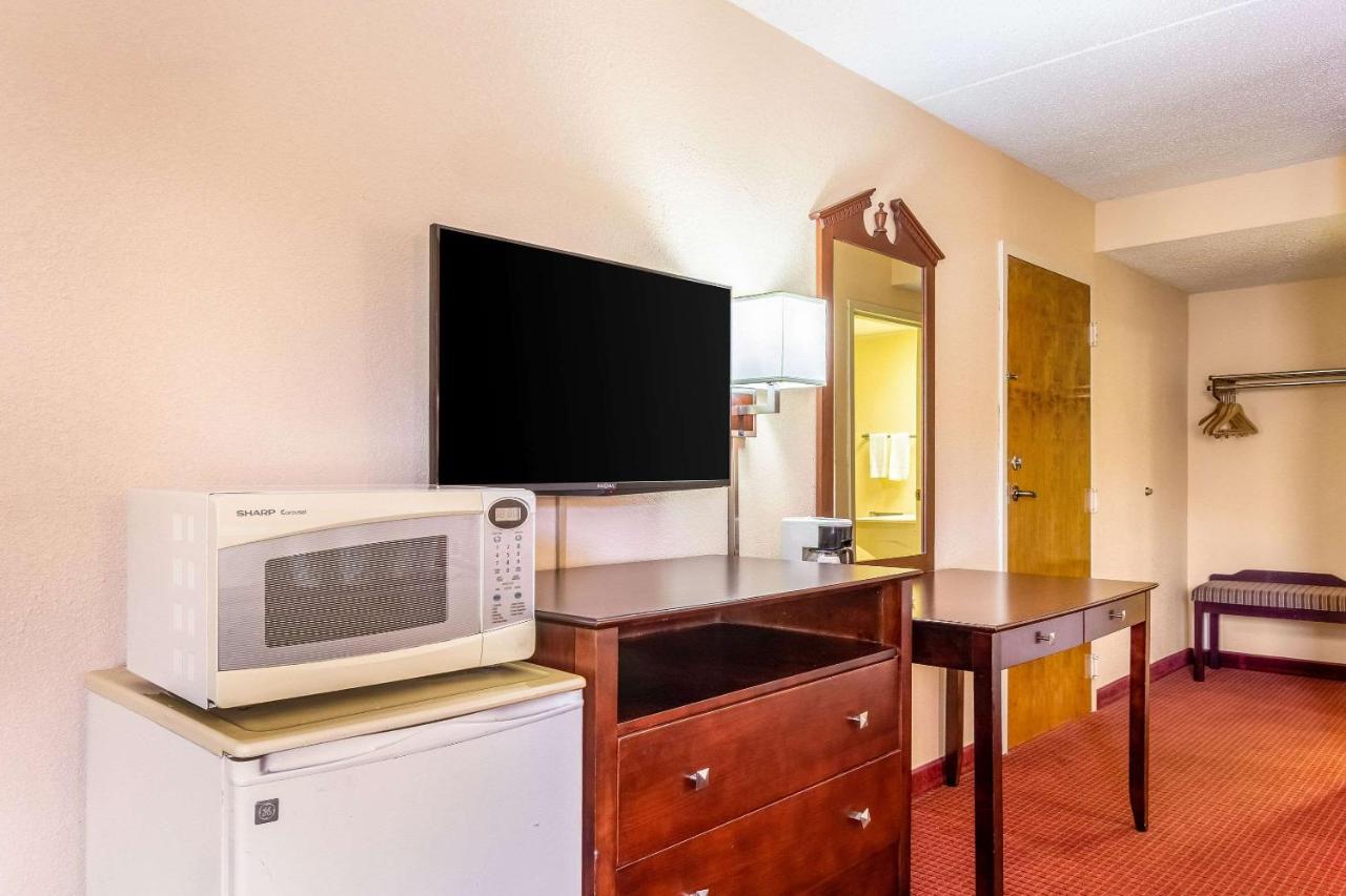 | Econo Lodge - Rocky Top
