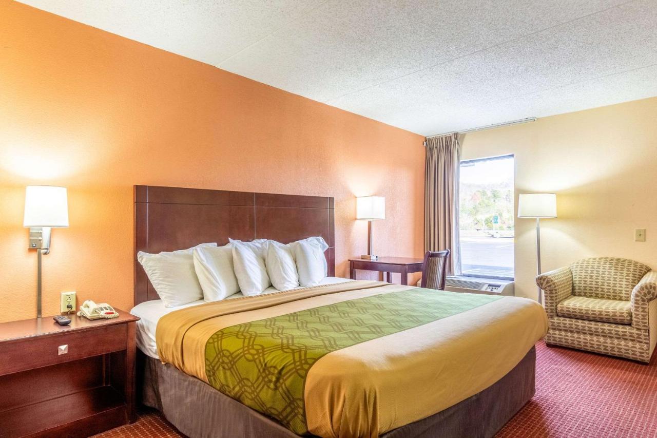 | Econo Lodge - Rocky Top