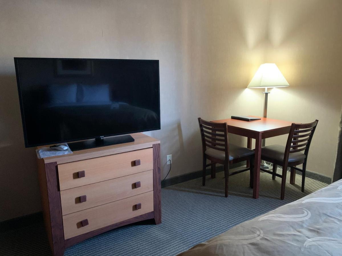 Deluxe Queen Room with Two Queen Beds at Quality Inn Nashville - Bloomington