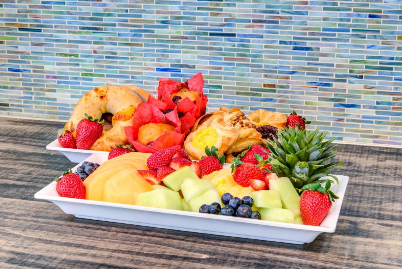 | Holiday Inn Indianapolis North-Carmel, an IHG Hotel