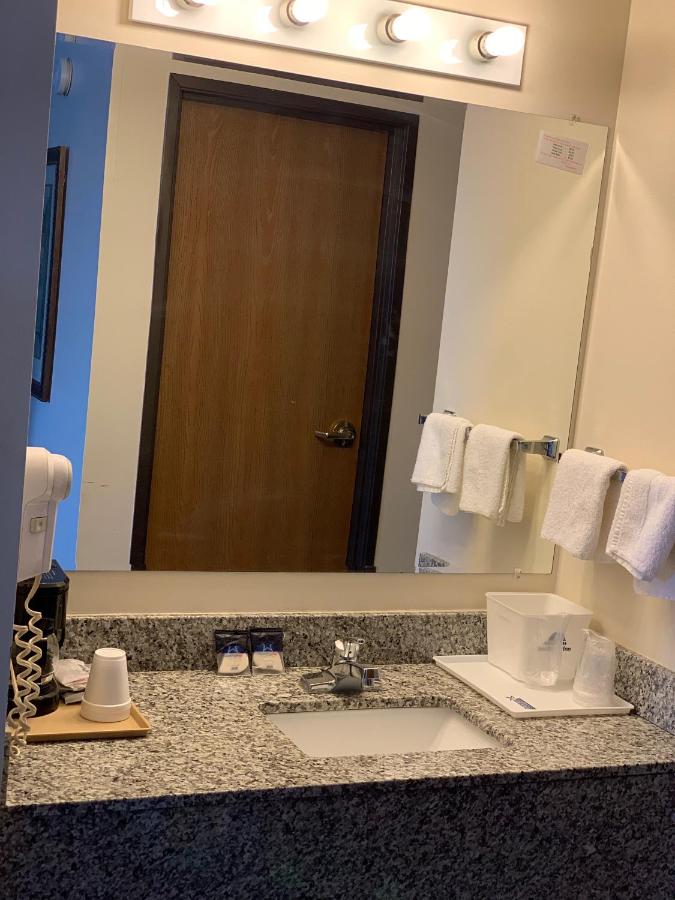 King Room at Americas Best Value Inn Gaylord