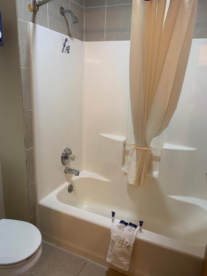 King Room at Americas Best Value Inn Gaylord