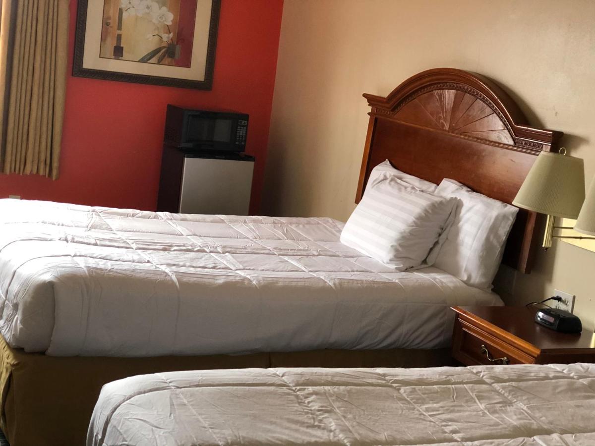 Queen Room with Two Queen Beds at Americas Best Value Inn Gaylord