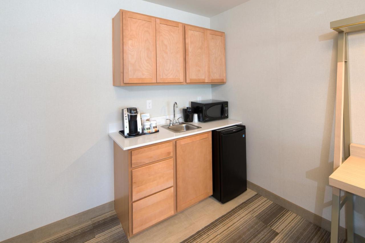 | Holiday Inn Express Rochester Hills, an IHG Hotel