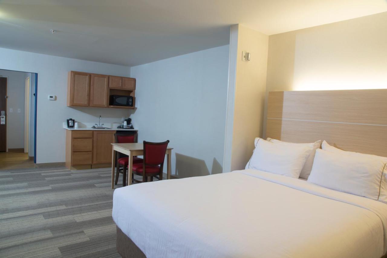 | Holiday Inn Express Rochester Hills, an IHG Hotel
