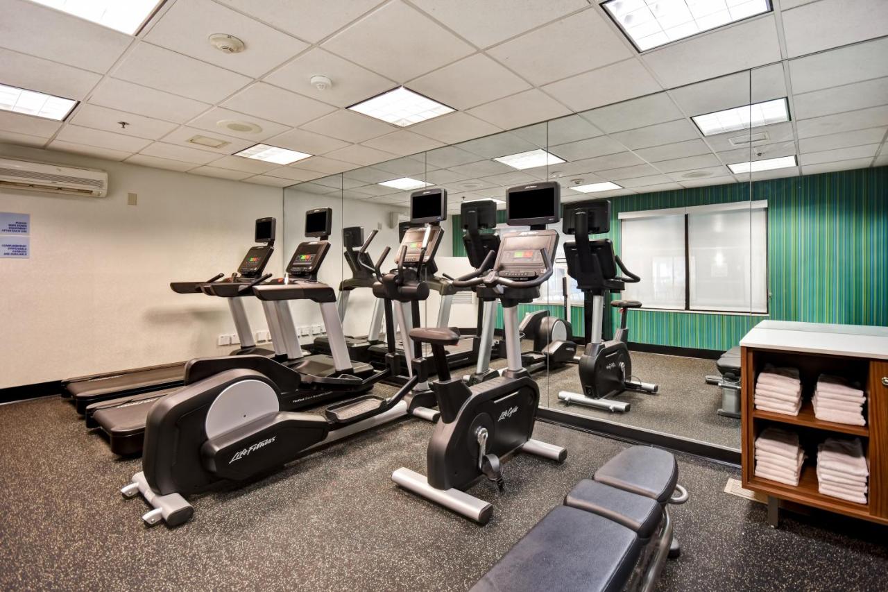 | Holiday Inn Express Newport North - Middletown, an IHG Hotel