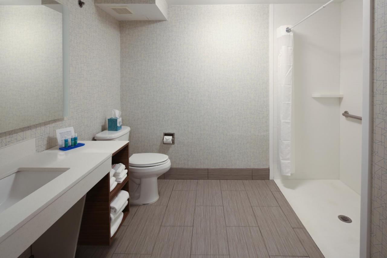 | Holiday Inn Express Hotel & Suites Cincinnati Southeast Newport, an IHG Hotel