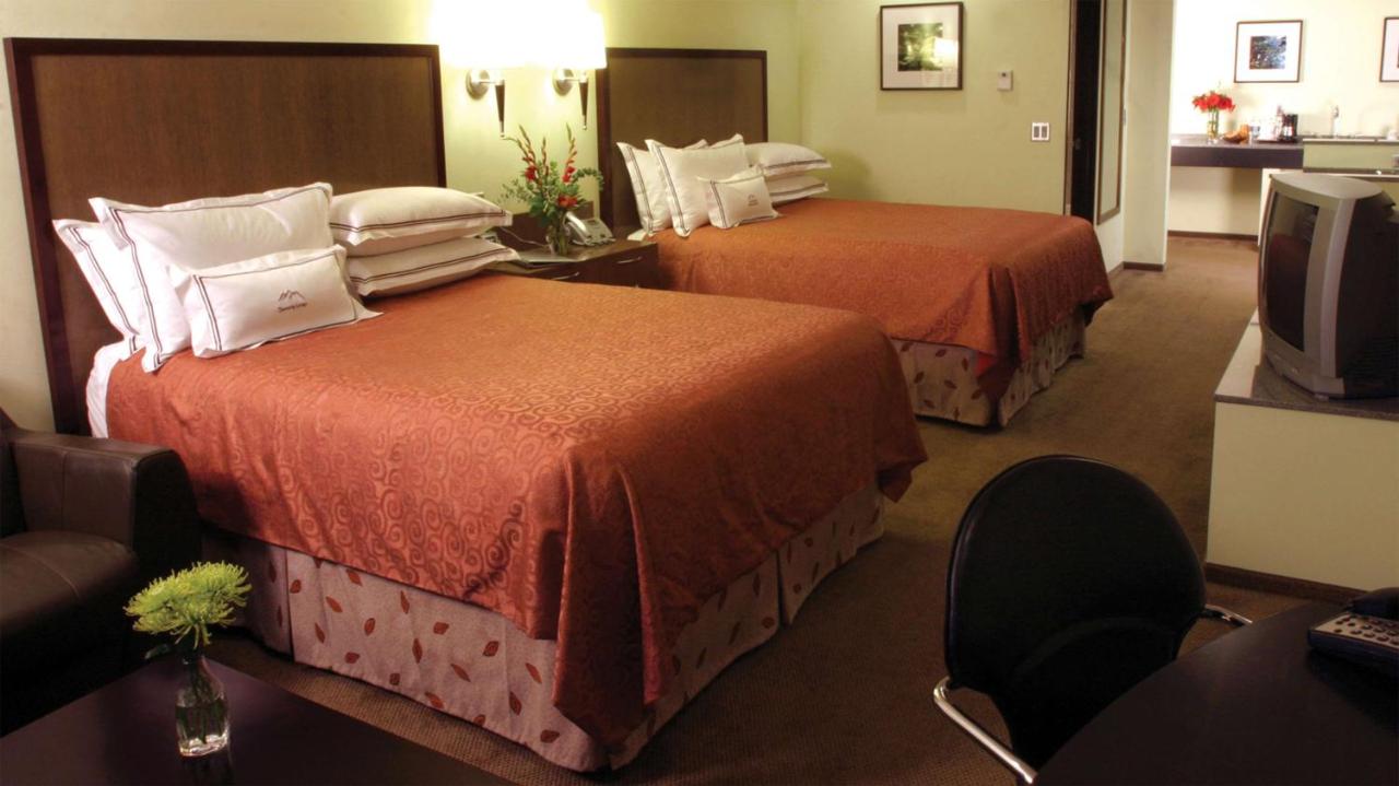 Oversized Queen Room - Non-Smoking at Best Western Snowcap Lodge