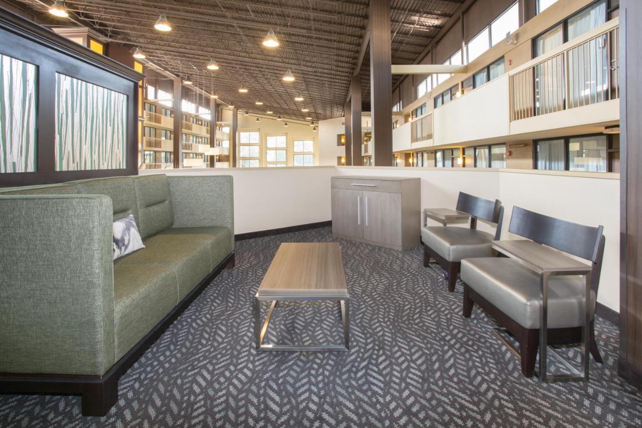 King Suite at Wyndham Grand Executive Center Little Rock Airport